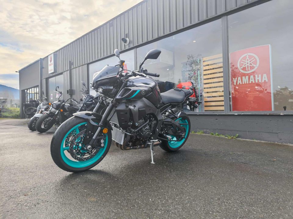 YAMAHA MT-10 2
