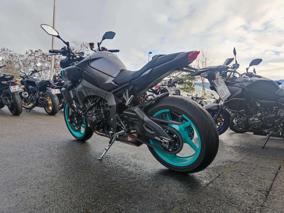 YAMAHA MT-10 6