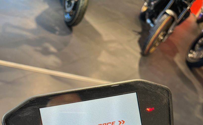 KTM 1290 SUPER DUKE R 6