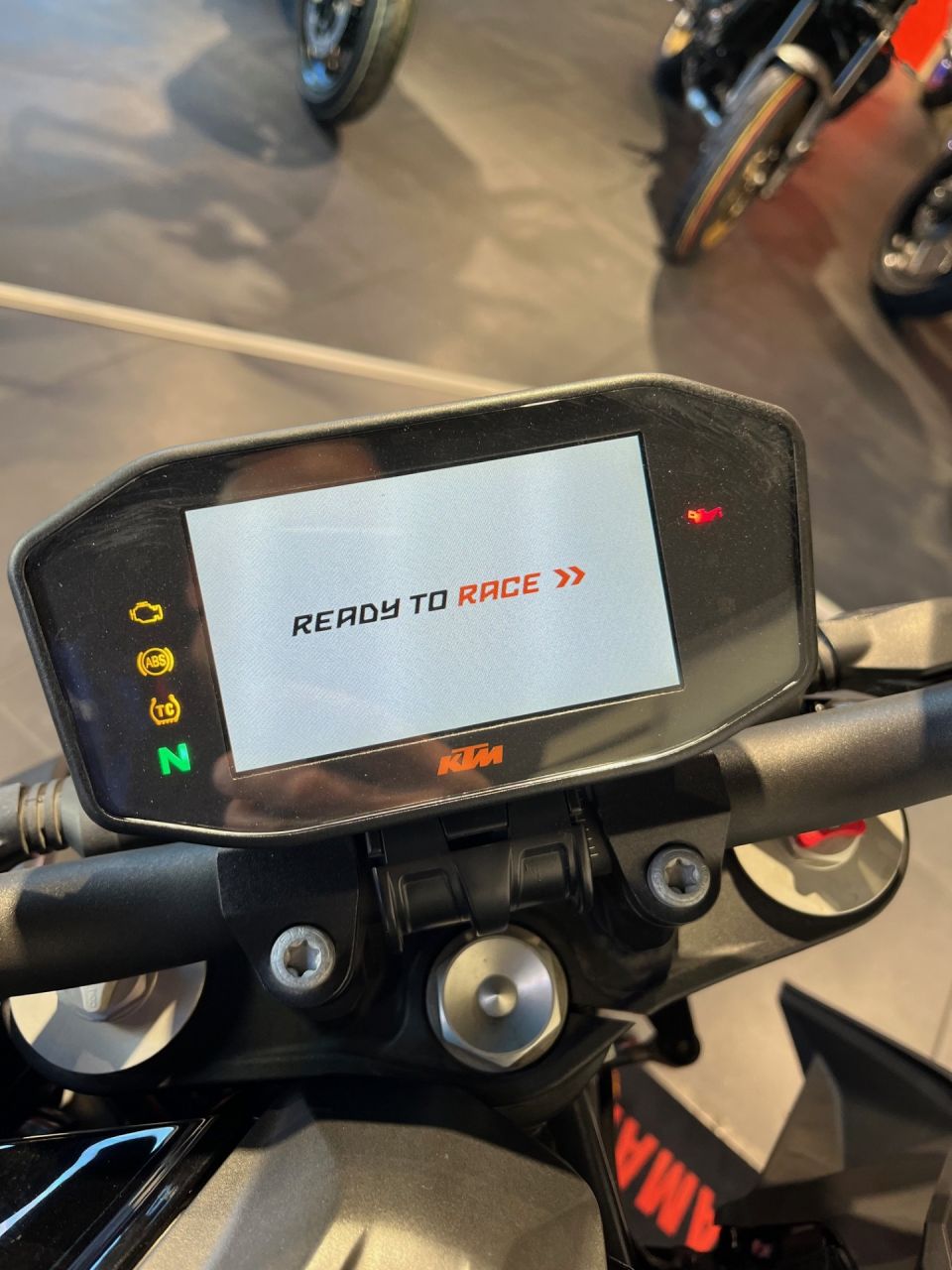 KTM 1290 SUPER DUKE R 6