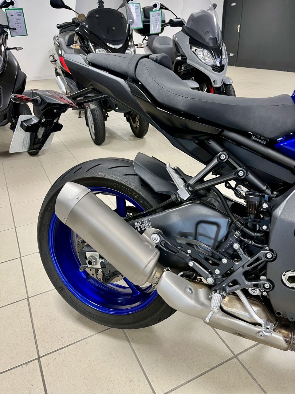 YAMAHA MT-10 5