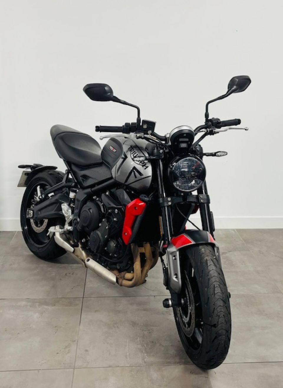 TRIUMPH TRIDENT 660 6