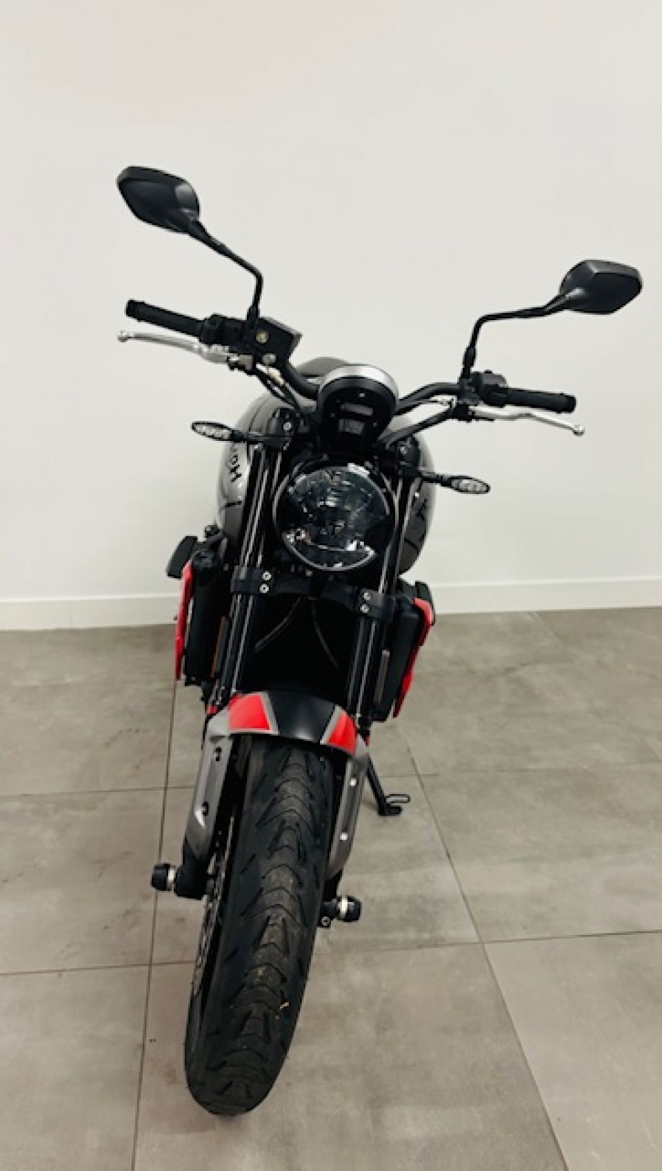 TRIUMPH TRIDENT 660 4