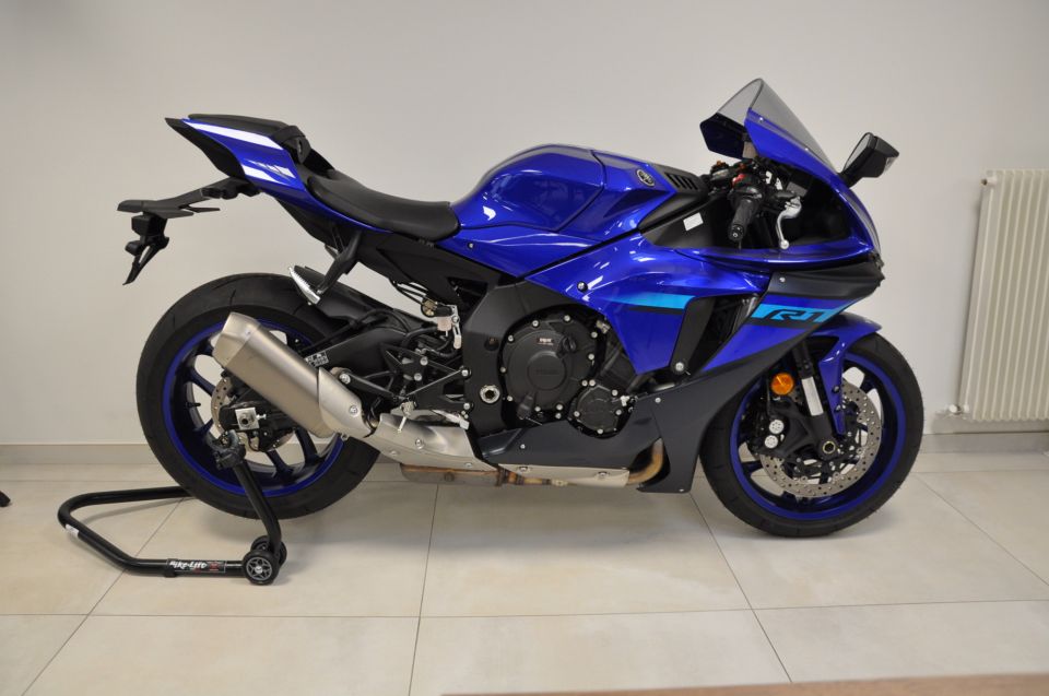 YAMAHA YZF 1000 R1 1