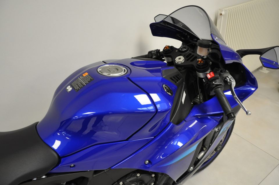 YAMAHA YZF 1000 R1 3