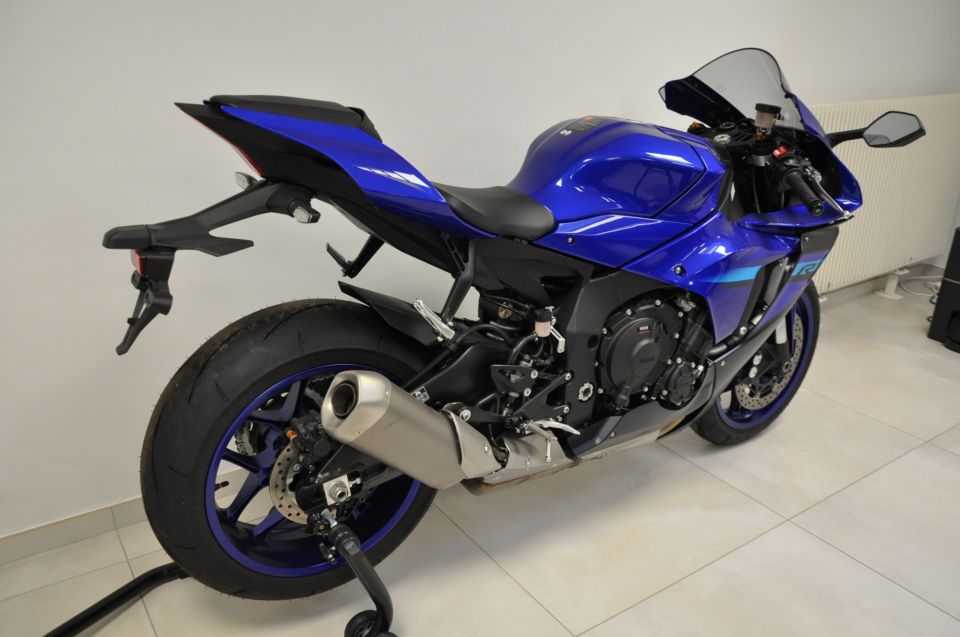 YAMAHA YZF 1000 R1 4