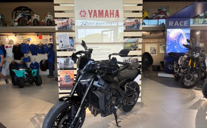 YAMAHA MT-09  Y-AMT AKRAPOVIC 148€/MOIS* +DE 3000€ D'EQUIPEMENT  GARANTIE CONSTRUCTEUR 09/26 3