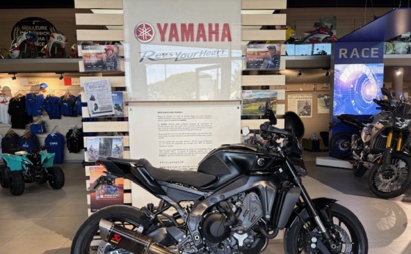 YAMAHA MT-09  Y-AMT AKRAPOVIC 148€/MOIS* +DE 3000€ D'EQUIPEMENT  GARANTIE CONSTRUCTEUR 09/26 0