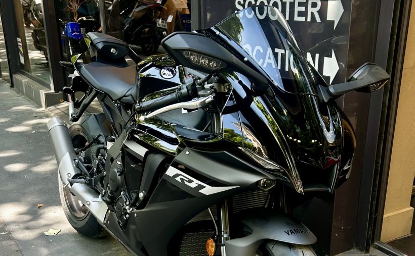 YAMAHA YZF 1000 R1 2