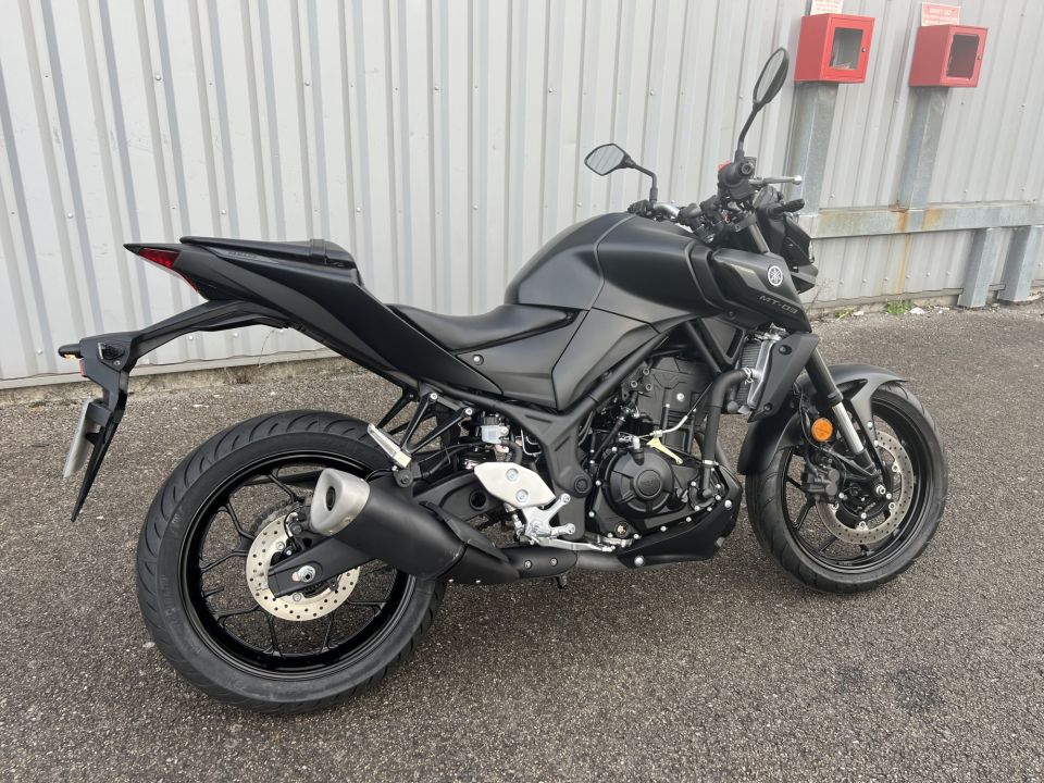 YAMAHA MT-03 8