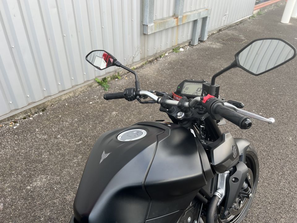 YAMAHA MT-03 28
