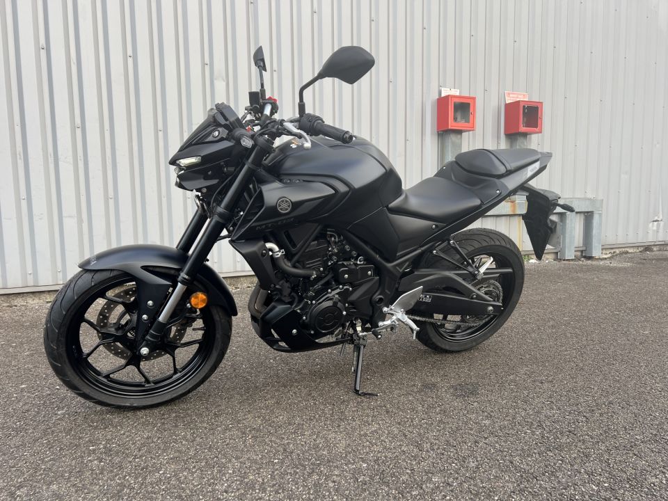 YAMAHA MT-03 12