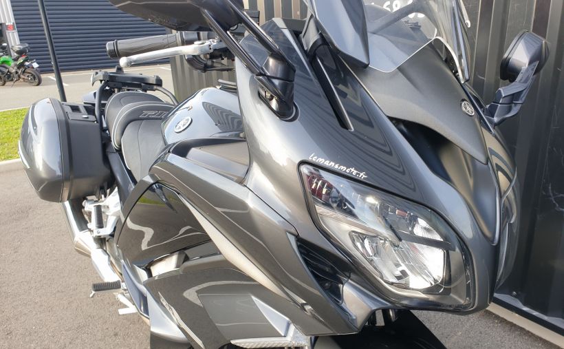 YAMAHA FJR 1300 AE 10