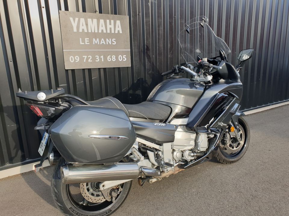 YAMAHA FJR 1300 AE 25