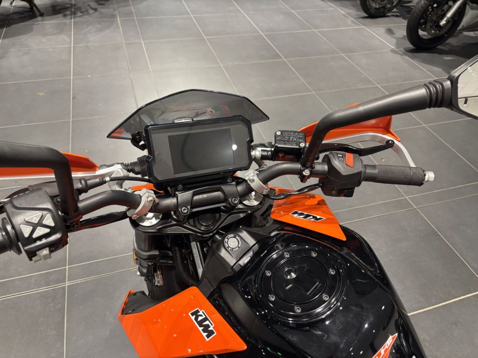 KTM 125 DUKE ABS 10