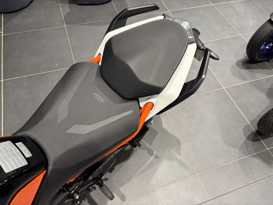 KTM 125 DUKE ABS 15