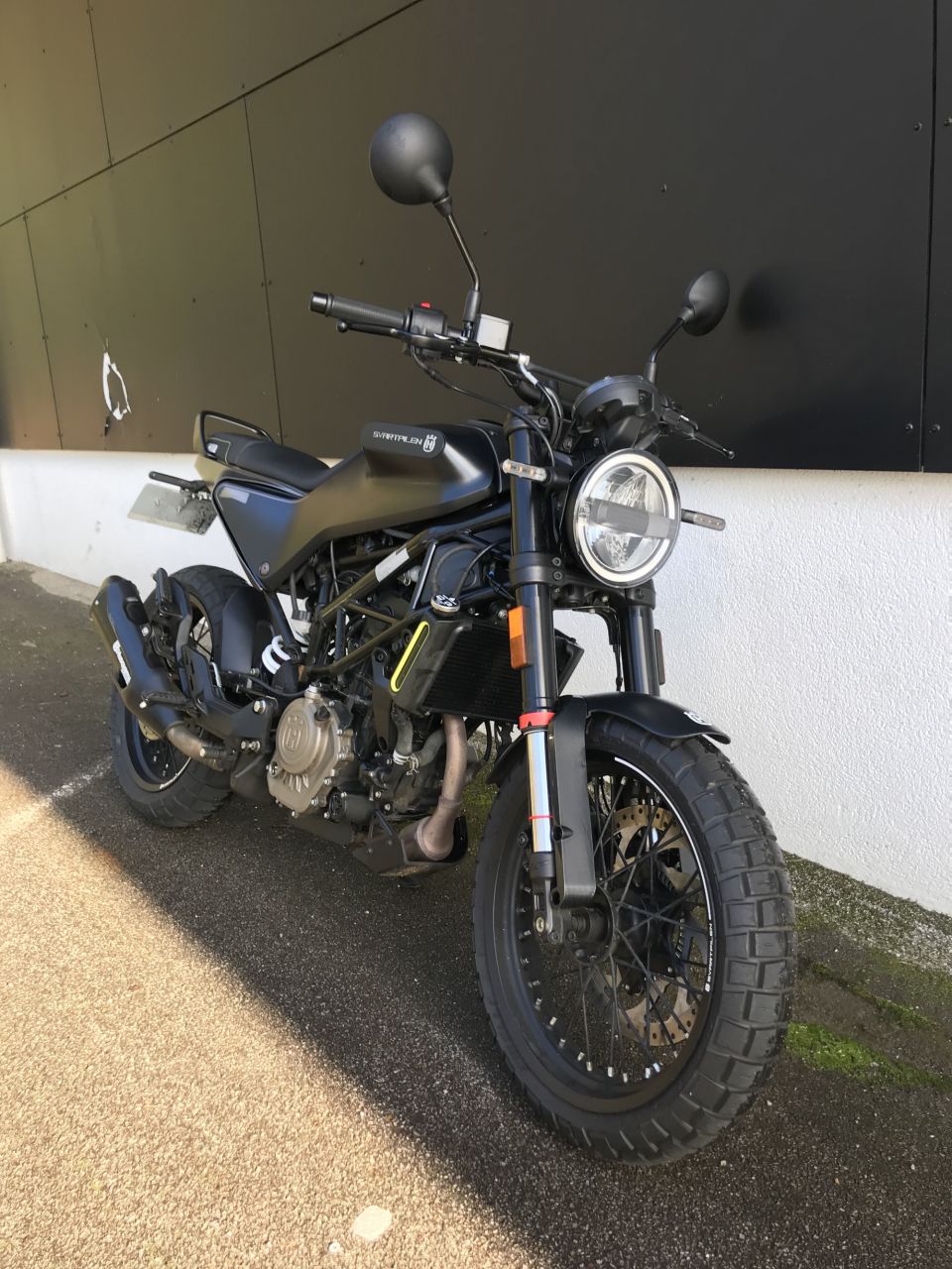 HUSQVARNA SVARTPILEN 125 ABS 12