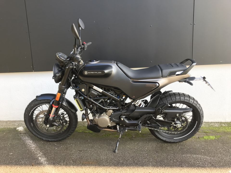 HUSQVARNA SVARTPILEN 125 ABS 8