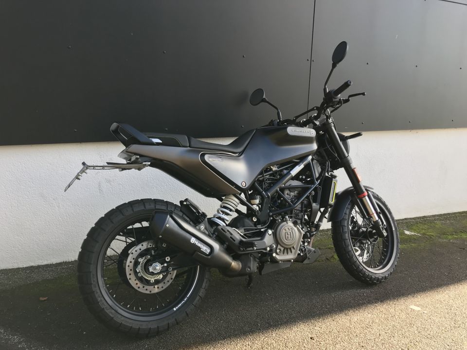 HUSQVARNA SVARTPILEN 125 ABS 4
