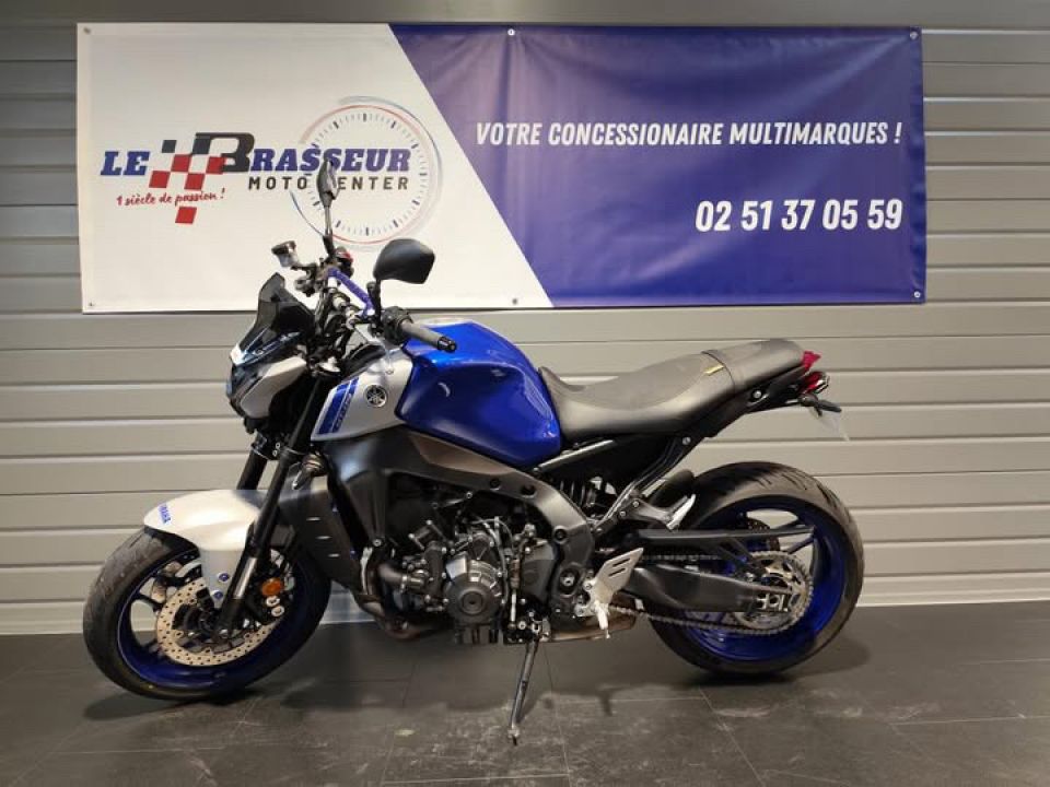 YAMAHA MT-09 6