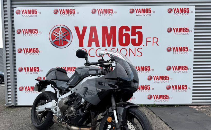 YAMAHA XSR 900 GP 1