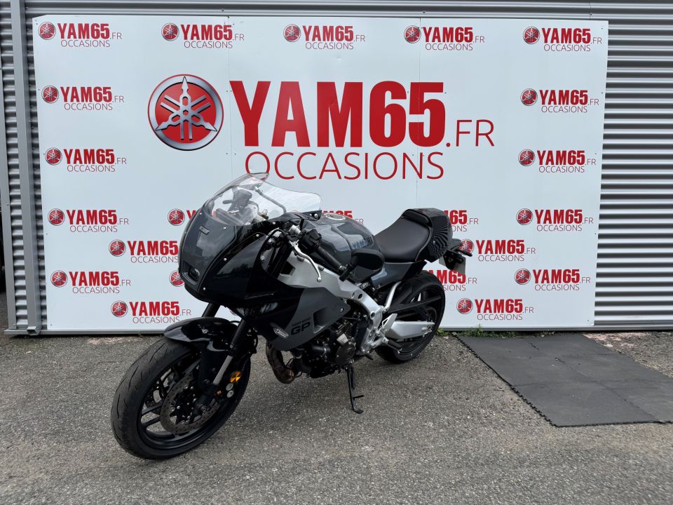 YAMAHA XSR 900 GP 4