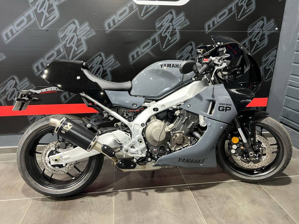 YAMAHA XSR 900 GP 15