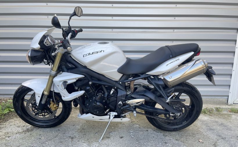 TRIUMPH STREET TRIPLE 675 4