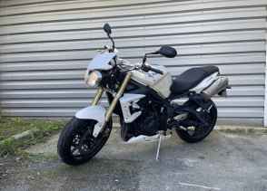 TRIUMPH STREET TRIPLE 675 - 2012