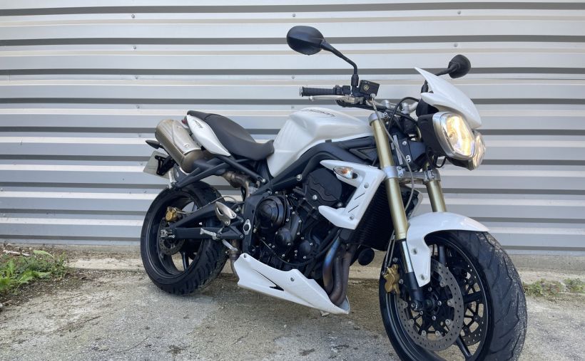 TRIUMPH STREET TRIPLE 675 8