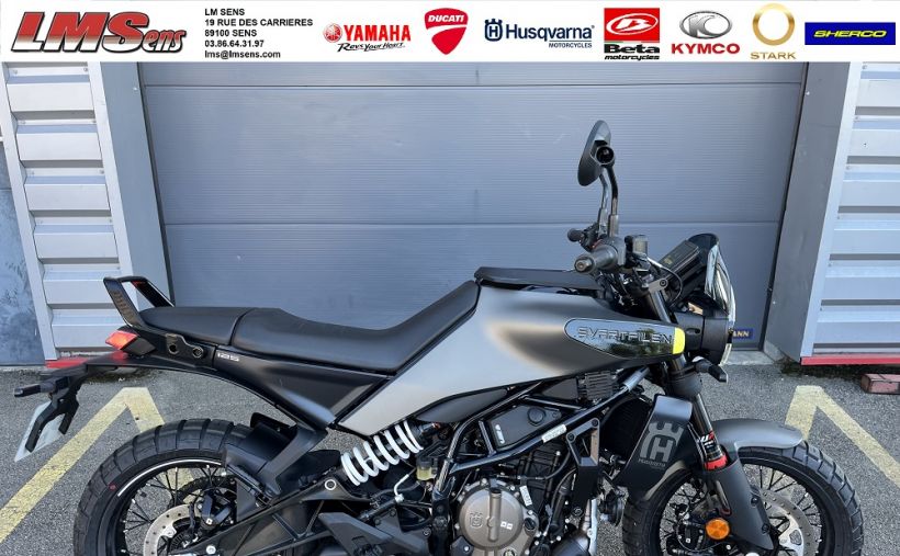 HUSQVARNA SVARTPILEN 125 ABS 0