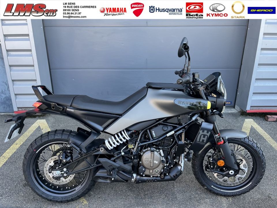 HUSQVARNA SVARTPILEN 125 ABS 0