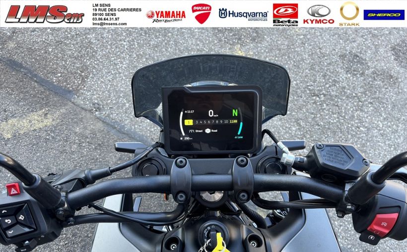 HUSQVARNA SVARTPILEN 125 ABS 6
