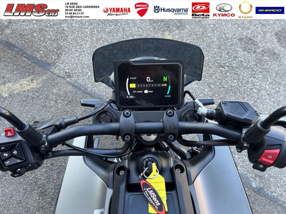 HUSQVARNA SVARTPILEN 125 ABS 6