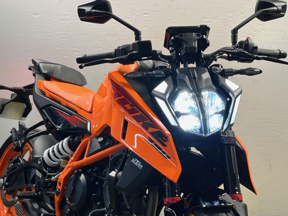 KTM 390 DUKE 18