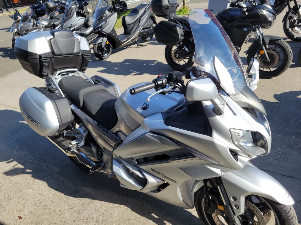 YAMAHA FJR 1300 AE 10