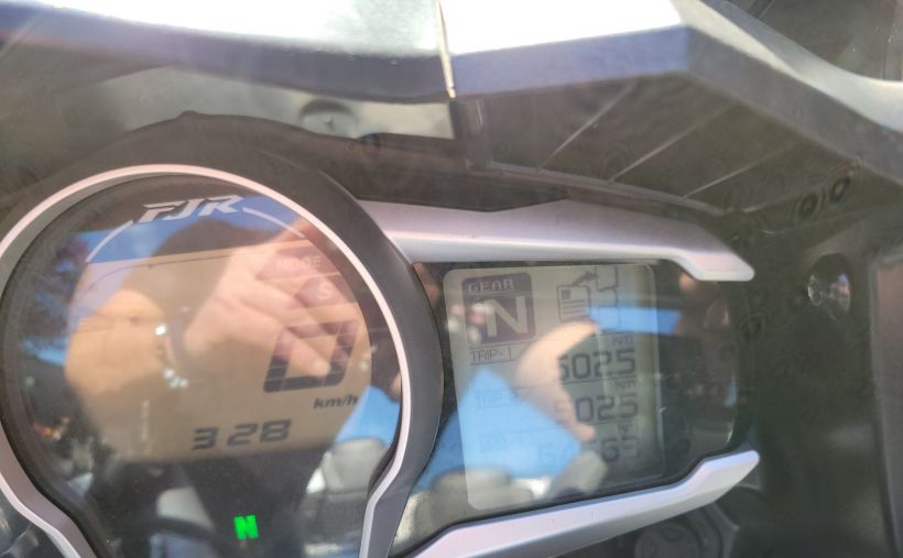 YAMAHA FJR 1300 AE 4