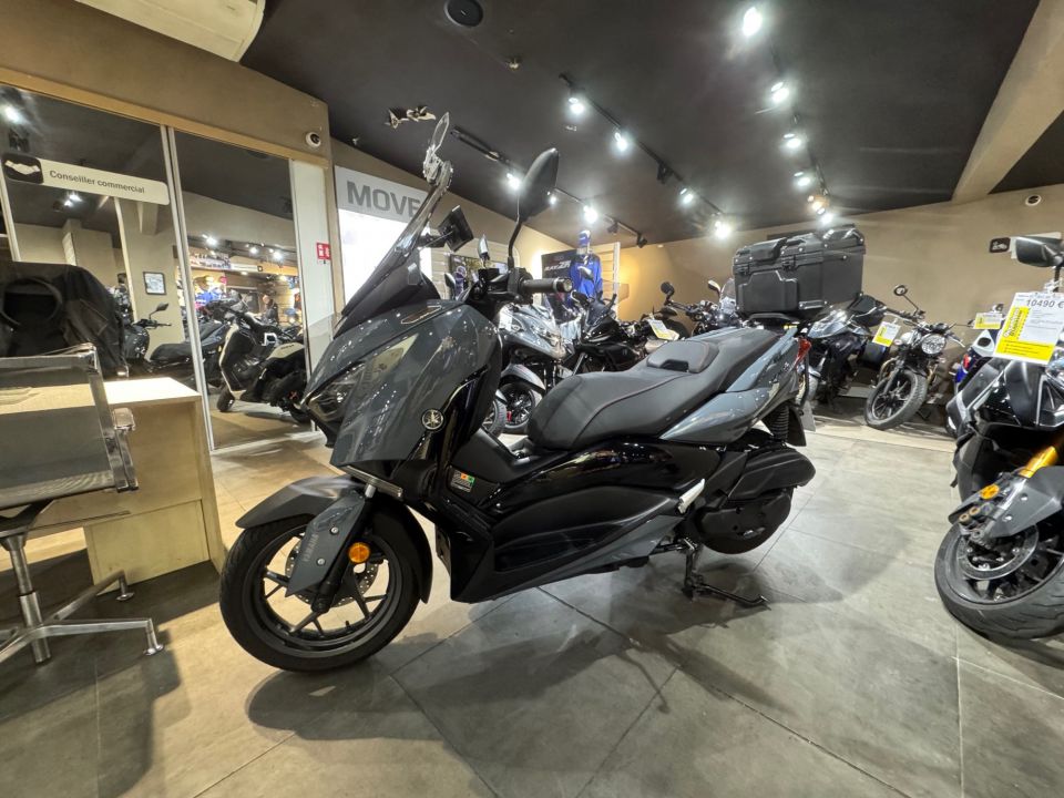 YAMAHA X-MAX 125 TECH MAX 1
