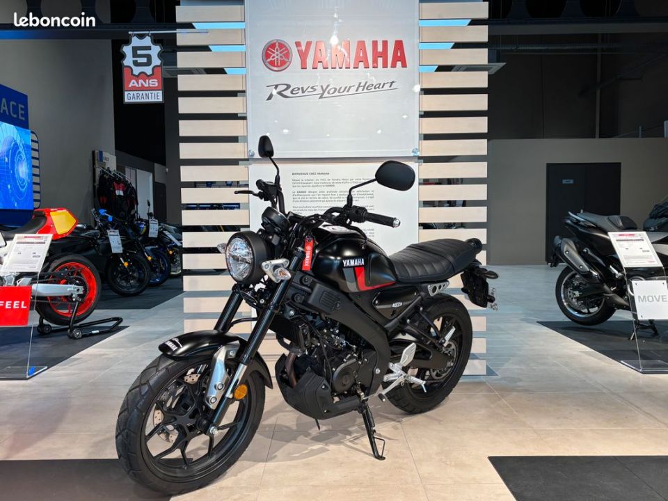 YAMAHA XSR 125 3
