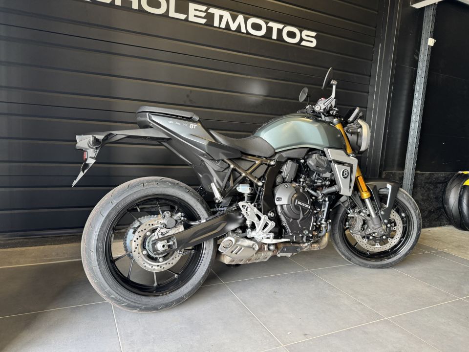 SUZUKI GSX-8T 16