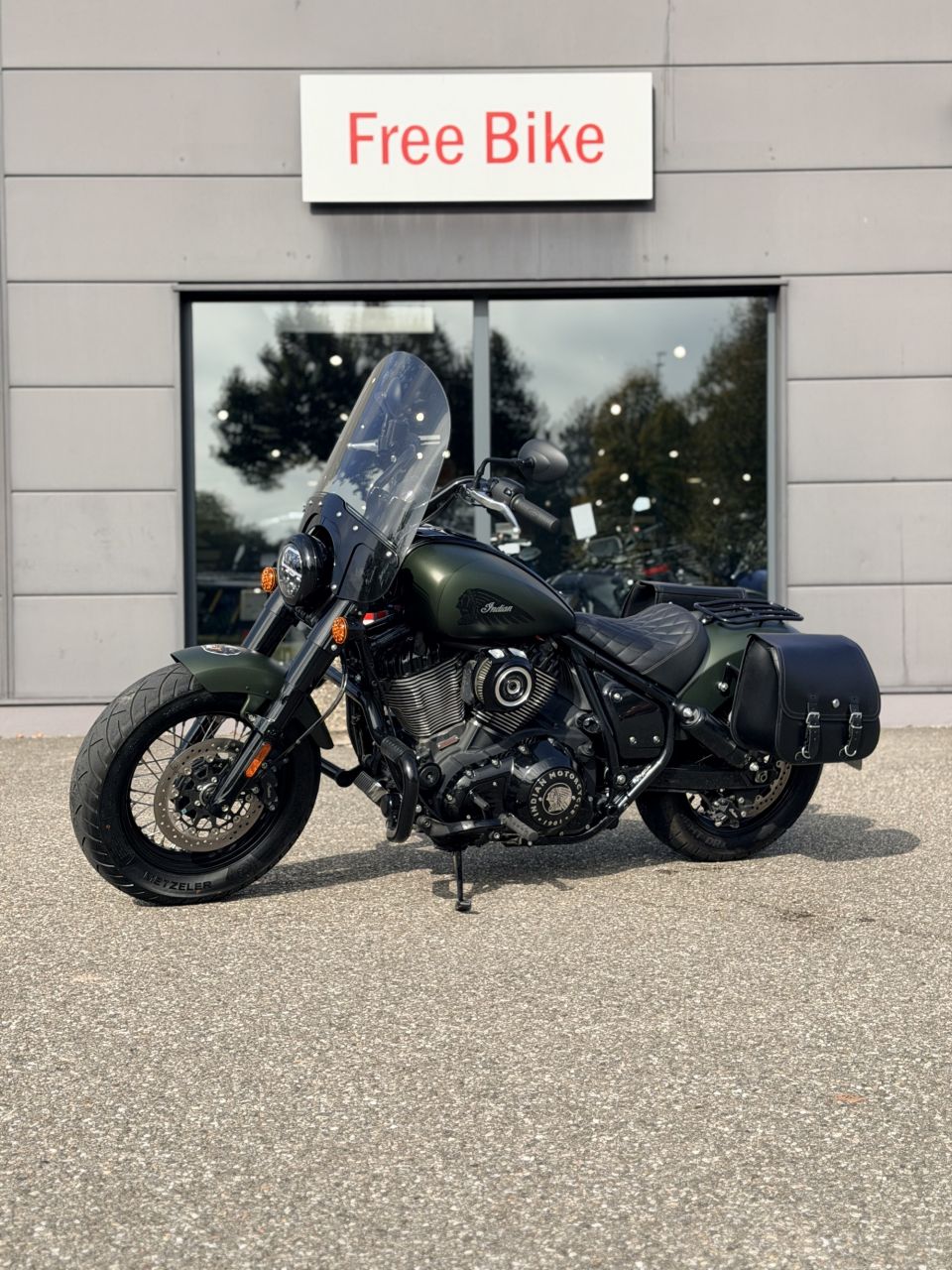 INDIAN CHIEF BOBBER DARK HORSE 6