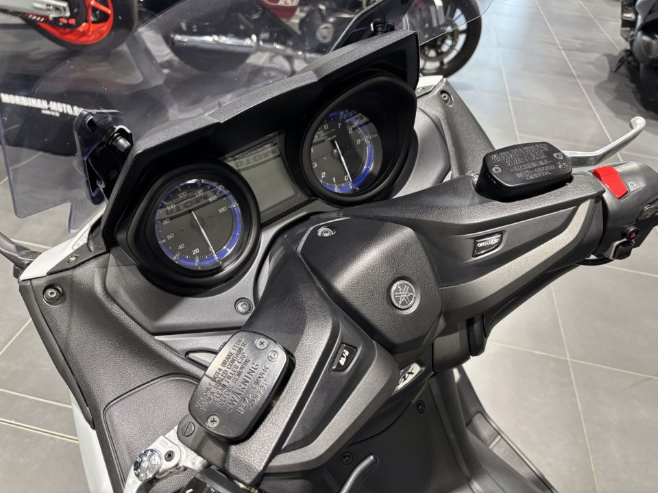 YAMAHA XP T-MAX 560 10