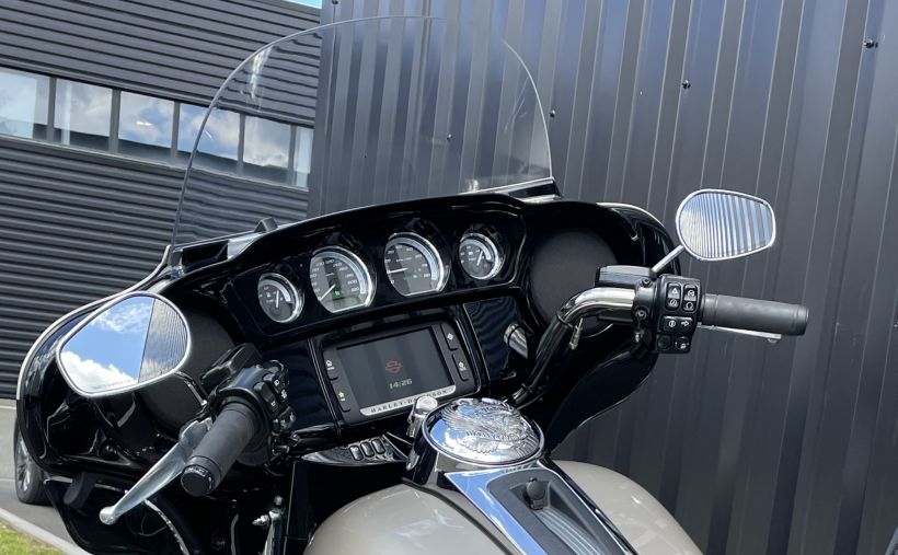 HARLEY-DAVIDSON TOURING FLHTK ULTRA LIMITED 1745 9