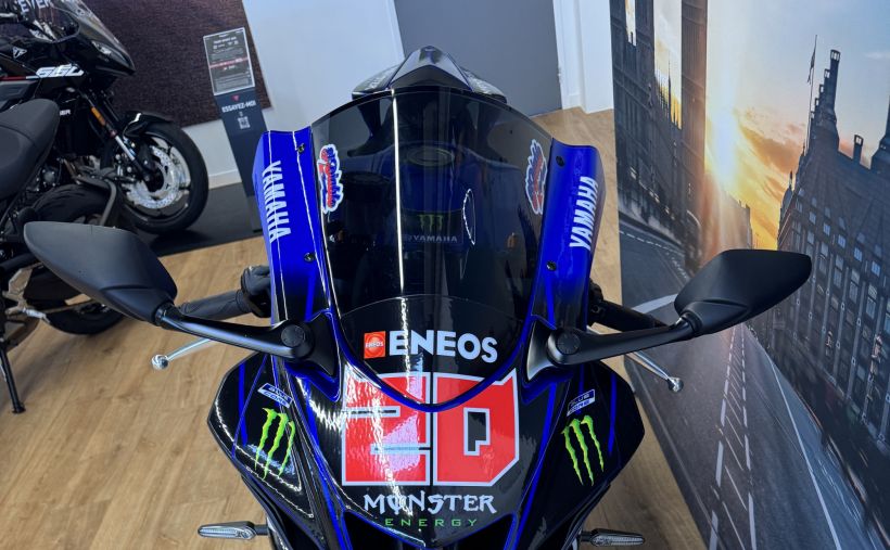 YAMAHA YZF-R7 4