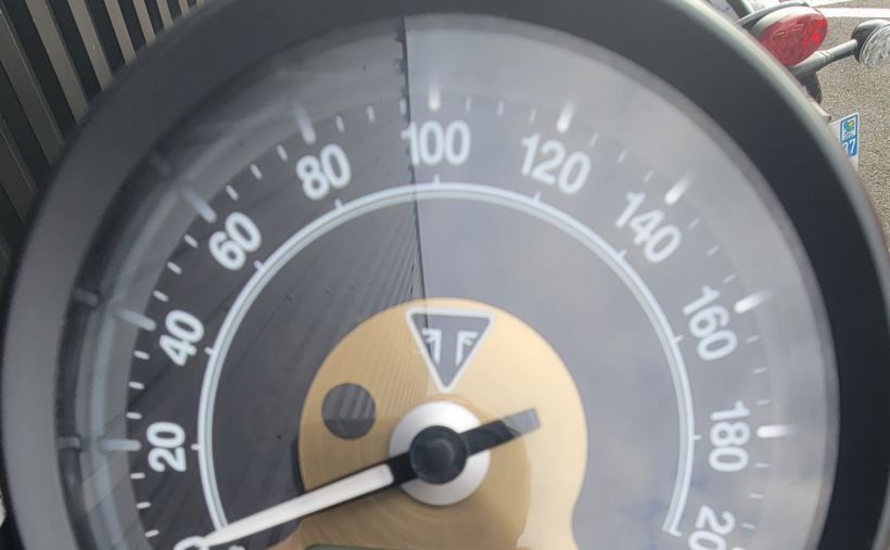 TRIUMPH Bonneville Bobber 1200 30