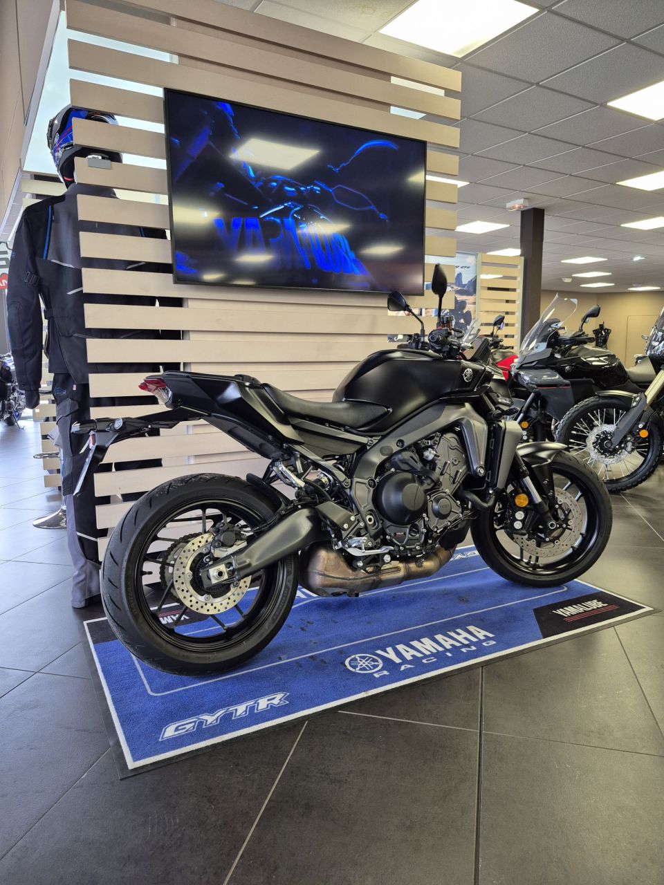 YAMAHA MT-09  Y-AMT 2