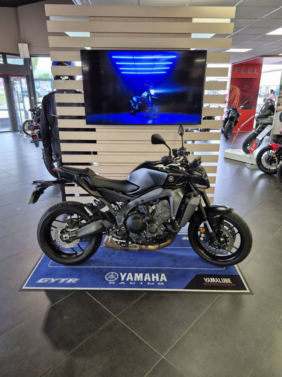 YAMAHA MT-09  Y-AMT 4