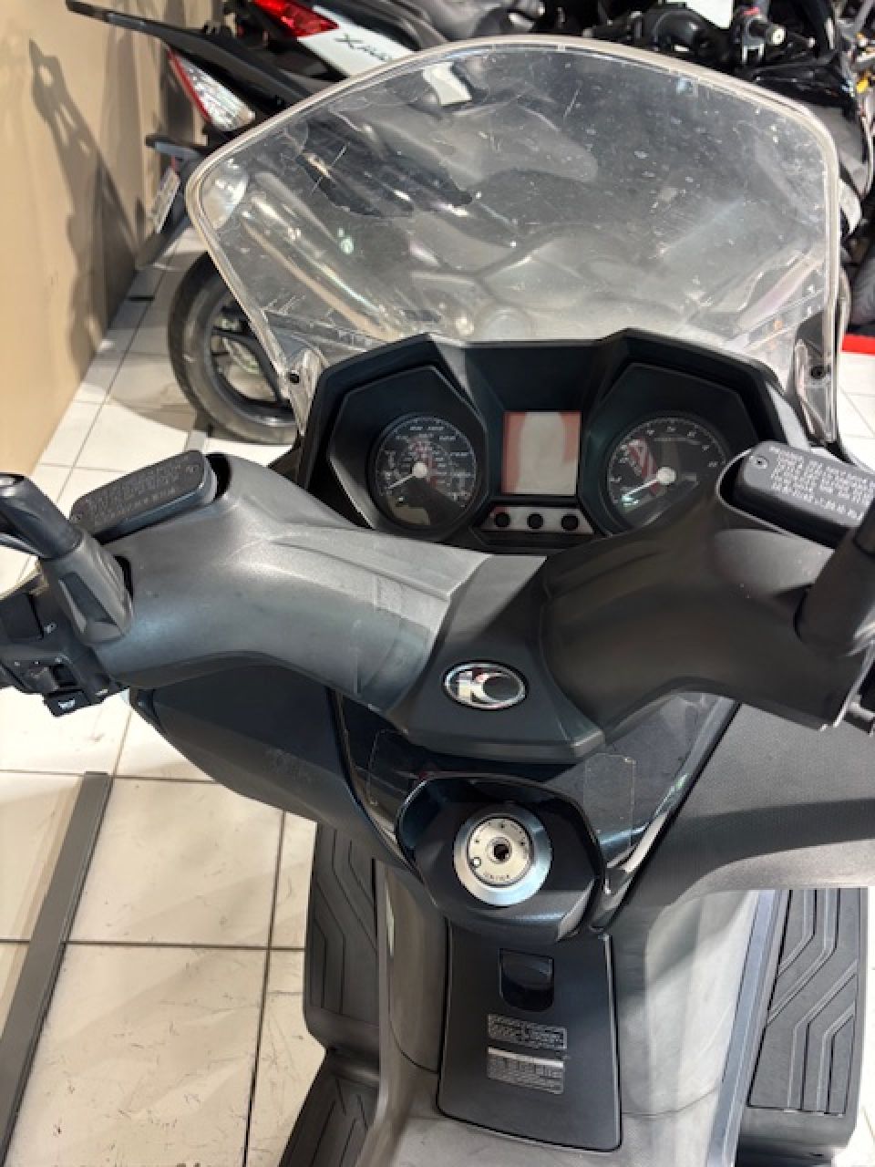 KYMCO DOWNTOWN 350 2