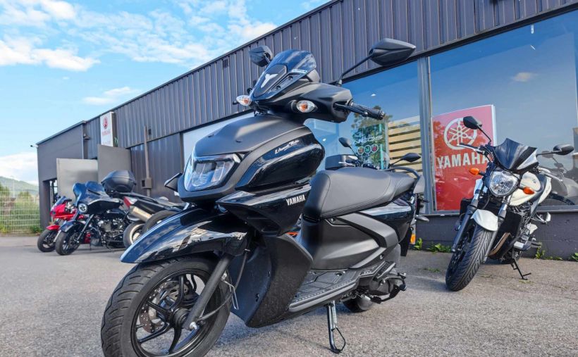 YAMAHA RayZR 125 1
