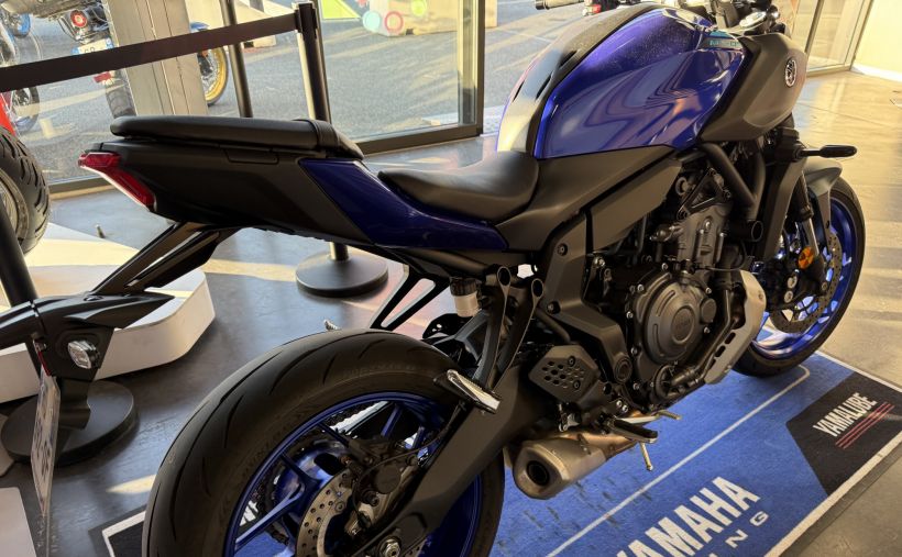 YAMAHA MT-07 1